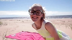 Belonika's outdoor fingering adventure in sunglasses